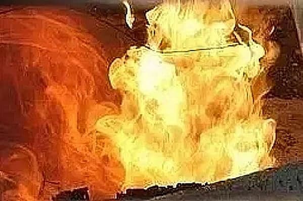 রাজধানীর কাঁটাবনে ১৪ তলা ভবনে আগুন