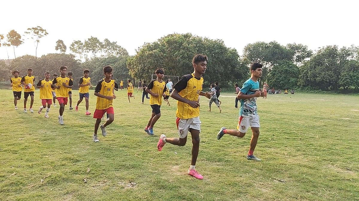 জমি লিজ নিয়ে গ্রামে খেলার মাঠ, মাদক থেকে দূরে তরুণেরা